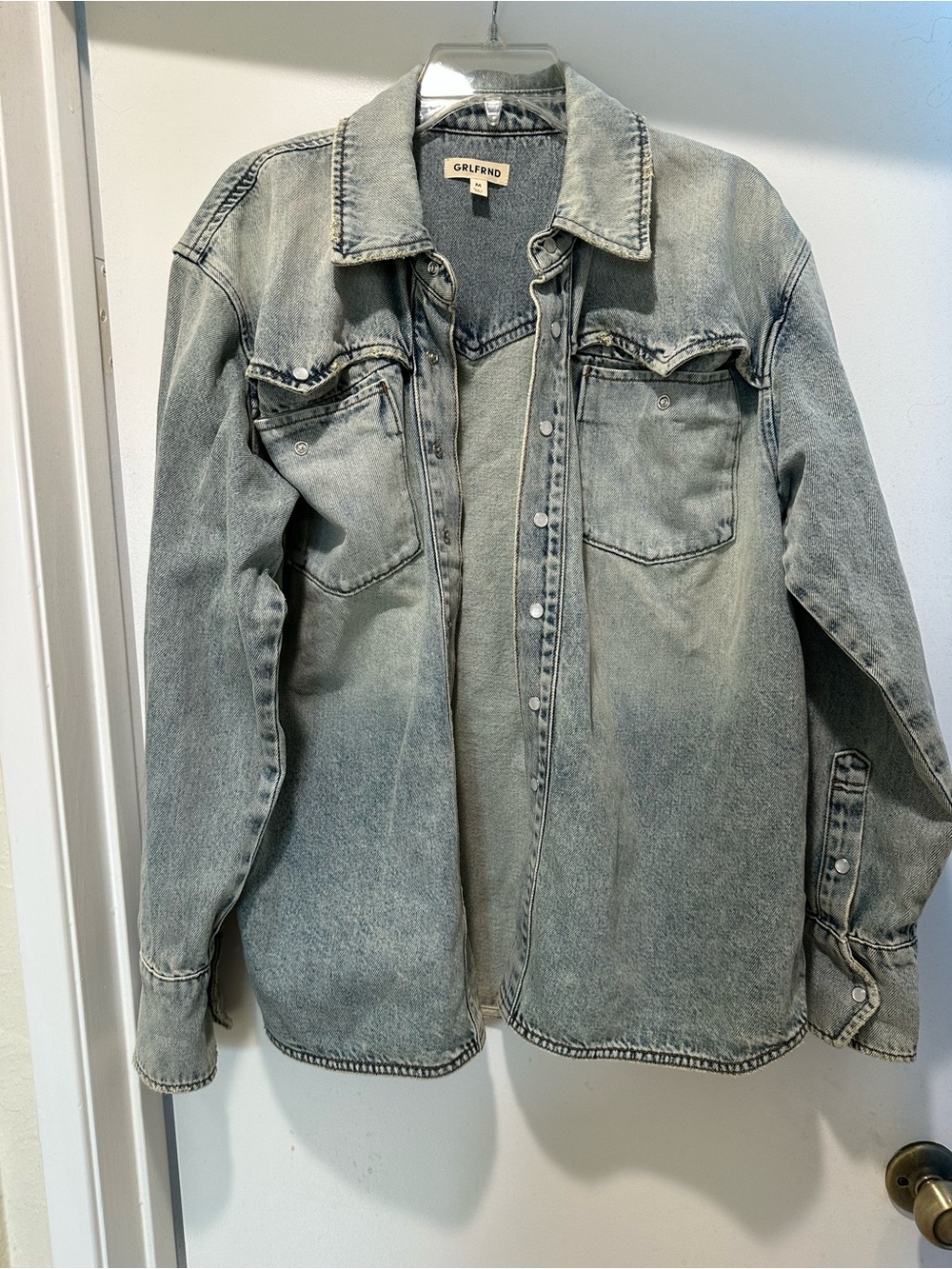 GRLFRND Faded Light Blue Denim Shirt Jacket Size Medium Pearl Snaps